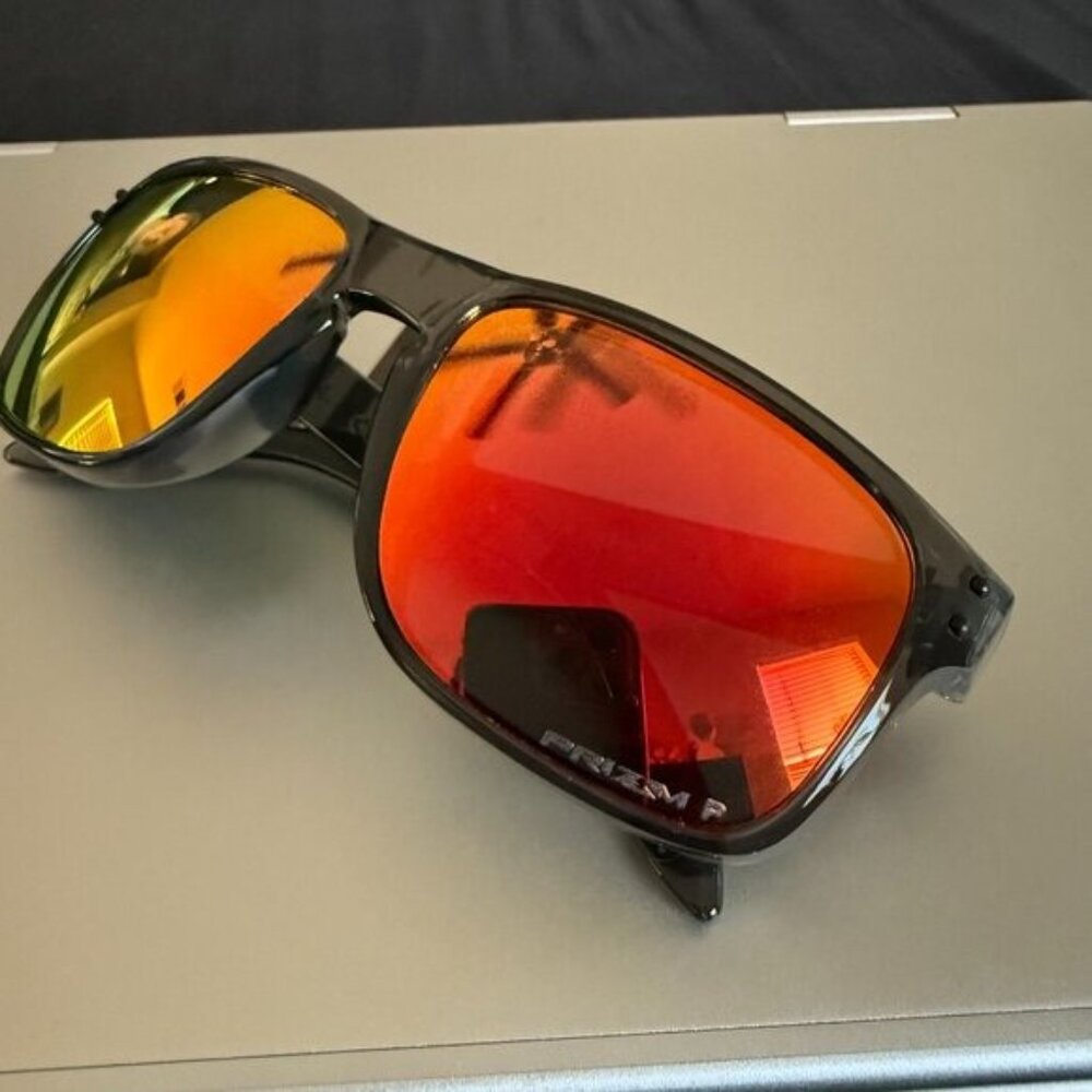 OO9102 Oakley Holbrook Smoke Gray Frame Prizm Polarized Red Reflective Lenses - Picture 2 of 7